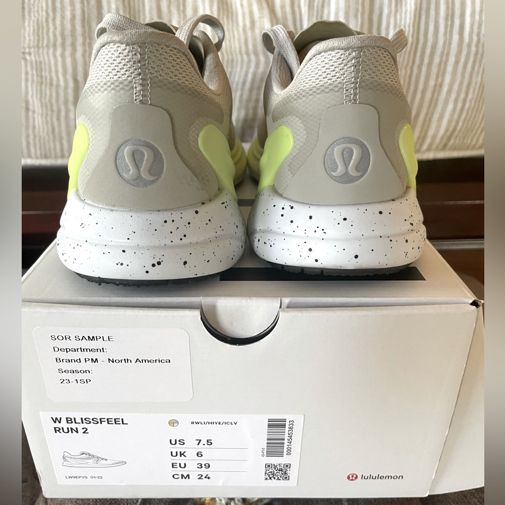 EUC Lululemon Blissfeel Run 2 size 7.5 Raw Linen Highlighter Yellow
